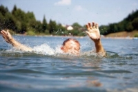 В Нижневартовске учительница спасла тонущего в озере пятиклассника